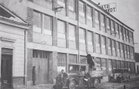 The Standard factory before the extension, built by František Mach, you can see a part of the former inn on the left

