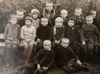 V první třídě v ukrajinském Volkově během druhé světové války
