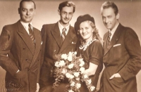 Vlevo František R. Kraus, otec pamětníka, v roce 1946