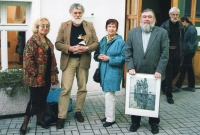 Z výstavy ilustrátora Jana Součka, pamětnice první zleva, kolem roku 2000