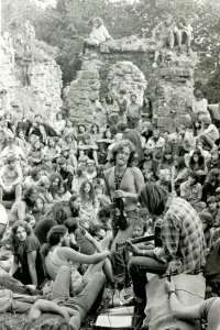 Ilegální koncert na zřícenině hradu Lukov, 70. léta