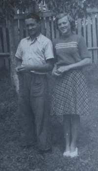 Bratr Josef  a sestra Marie, kolem roku 1948