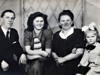 František Korčák, Marie Kovářová, matka Filoména a sestra Anna