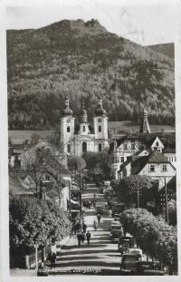 Hotel Perun (původně Kaiserhof, později Scholz) na předválečné pohlednici