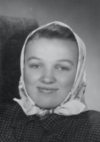 Barbora Jelínková, roz. Hrůzová, krátce po svém příjezdu do Čech, r. 1950