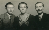 Manžel Jiří Procházka a jeho rodiče, 1950
