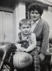 Marie Kovářová se synem 