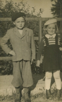 Růžena Teschinská with brother Jan, 1950