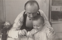 Strážnický Lubomír s tatínkem, rok 1946