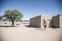 Vašek před svou farmou nedaleko Windhoeku v Namibii, 2021