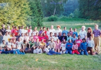 Děti a pedagogický sbor v Prachaticích