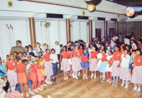 Děti při tanečním vystoupení v Prachaticích