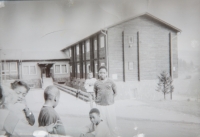 Children in the Fim Motel backyard