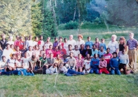 Skupina dětí v Prachaticích s pedagogickým sborem