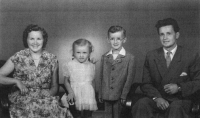 Erhard Chrobák with wife and children / 1960s