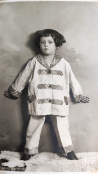 Hana Dobešová as a child