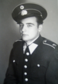 První vážná známost Hany – voják Vládního vojska