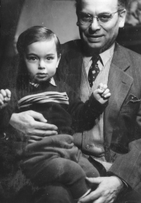 Tomáš Kraus s otcem v roce 1956