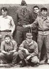 Na vojně jako velitel průzkumného družstva se svými vojáky ve Strašicích, sloužil tam u 1. tankového pluku, 1984