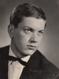 Secondary school graduation photo of Zdeněk Musil, 1959