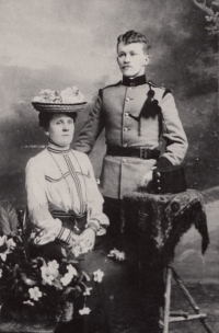 Svatební fotografie Aloisie a Ferdinanda, prarodičů Zdeňka Musila z maminčiny strany 