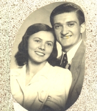 Rodiče Oldřich a Helena Hoškovi, druhá polovina 40. let 20. století