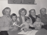 Grandparents Cvejn and Kříž with grandchildren