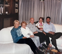 Rodinná fotografie. Zleva Vera, Hana, Victor, Katja a manžel Kenny, Ekvádor 1990