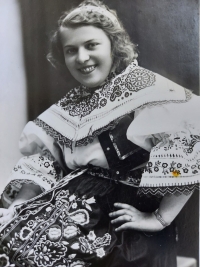 young Boleslava Achrerová
