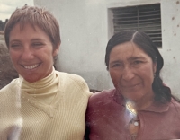 Vera s Carmen v Latacunga, 1969