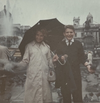 Vera s bratrancem Danem Arje, 1973