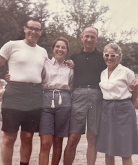 Zleva Mel, Vera a rodiče, New Hampshire 1965