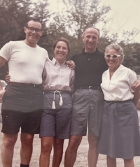 Zleva Mel, Vera a rodiče, New Hampshire 1965