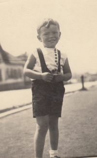 V Pardubicích, 1933