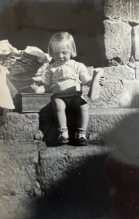 Vera v Latacunga, Ekvádor 1944