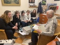 Elementary school students recording an interview with Miroslav Mazaný