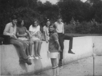 Marián Hošek se spolužáky na střední škole, první zprava, 1967