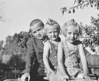 Eva Jiřičná with her friends, the siblings Anežka and Mirek Brázdil, 1942