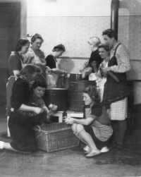 Prague Uprising - women cooking for rebels, witness´s mother is second from the right, Kladno, 1945