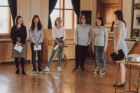 Žákyně ZŠ Podharť Dvůr Králové při projektu Příběhy našich sousedů, 2021