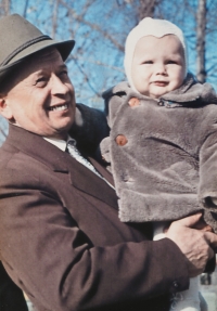 Josef Řičánek s vnukem Pavlem, 60. léta