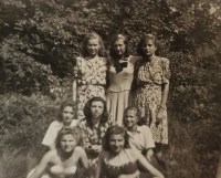 Jaroslava Kotlabová in Františkov nad Ploučnicí with her classmates 1949