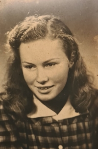Jaroslava Kotlabová, 15 years old, 1947