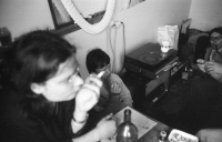 V popředí Alexandr Vondra, sedící Dan Horyna (?)