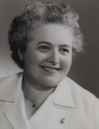 Marie Řičánková, roz. Oškerová, matka pamětníka