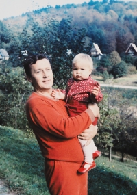 Oldřich Řičánek s dcerou, asi 60. léta