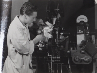 Oldřich Řičánek na filmových ateliérech v Gottwaldově, asi poč. 60. let