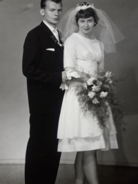 Svatební fotografie, Václav Horák a Eliška Horáková, roz. Bartoňová, 1962