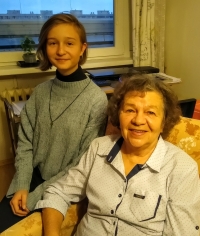 Věra Martinů with her granddaughter