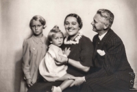 Rodina Macalíkova v roce 1937